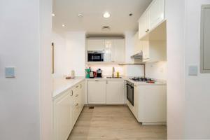 Brand New Beautiful & HUGE Centrally Located APT