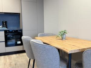 Modern & Spacious Two-Bedroom Apartment