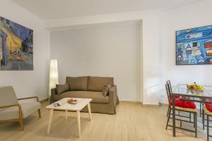 Modern apartment 100 meters from Piazza Mincio