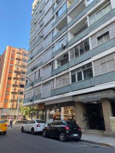 Luminoso depto de 3 amplios dormitorios y living comedor, cochera gratuita