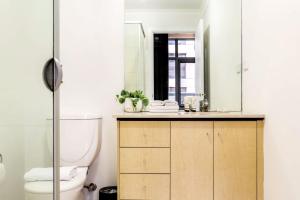 VAQUAY Monet In Melbourne CBD