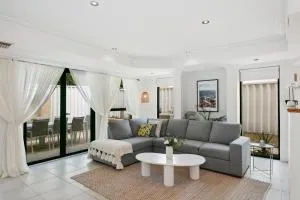 Newly Renovated Home Steps from Sorrento Beach - 珀斯