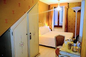 Small Double Room with View - Annex room in Hotel San Gallo