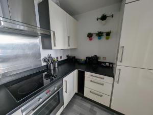 GioGio - Comfortable Stratford Flat with Stunning Views