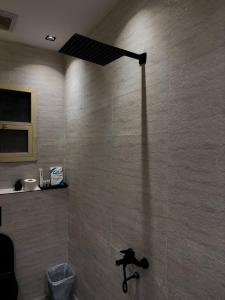 Sophisticated Malqa 1BR APT - Side Entrance