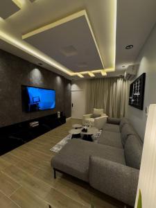 Sophisticated Malqa 1BR APT - Side Entrance