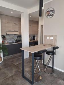 Bright one-bedroom apartment near Isola