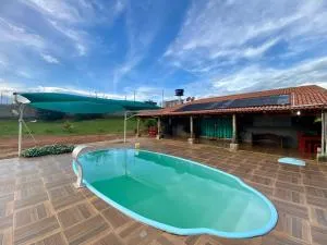 Chácara de lazer em Ordália com piscina aquecida e lago de pesca - Itauçu