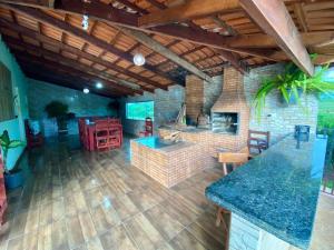 Chácara de lazer em Ordália com piscina aquecida e lago de pesca