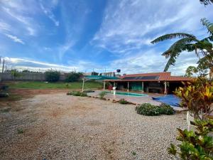 Chácara de lazer em Ordália com piscina aquecida e lago de pesca