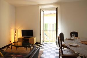 Appartements Appartement de charme centre vieux village : photos des chambres