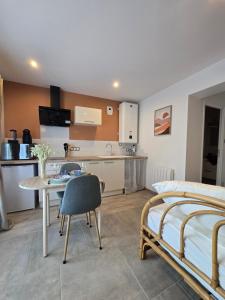 Appartements S2 SWEET HOMES I Studio proche centre I Parking inclu : photos des chambres