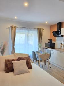 Appartements S2 SWEET HOMES I Studio proche centre I Parking inclu : photos des chambres