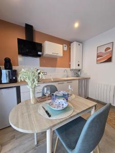 Appartements S2 SWEET HOMES I Studio proche centre I Parking inclu : photos des chambres