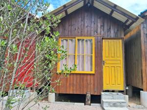 Recanto Cabanas amarela