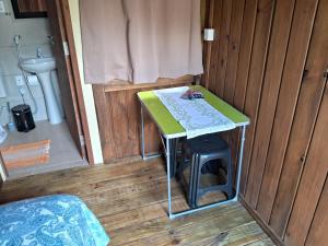 Recanto Cabanas amarela