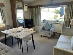 Cosy 3 Bedroom Caravan in South Cerney - 南塞尔尼