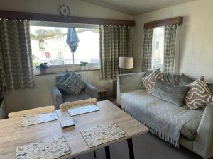 Homely 3 Bedroom Caravan in Cirencester