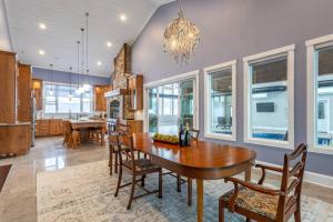 Huge Equestrian Estate Indoor Pool, Theater, Game Rm