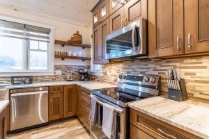 Huge Equestrian Estate Indoor Pool, Theater, Game Rm