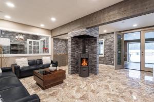 Huge Equestrian Estate Indoor Pool, Theater, Game Rm