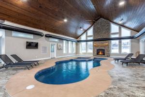 Huge Equestrian Estate Indoor Pool, Theater, Game Rm