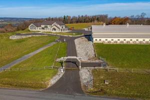 Huge Equestrian Estate Indoor Pool, Theater, Game Rm