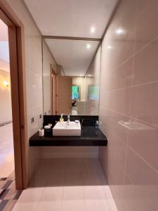 فيلا فاخرة في مراكش مع حديقة خاصة ومسبح - تجربة استرخاء لا تُنسى