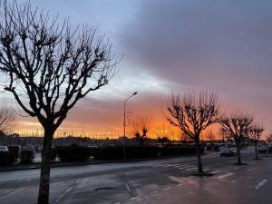 Spacieux 2 pièces vue mer, parking, wifi