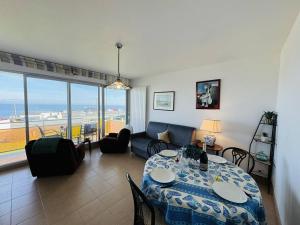 Spacieux 2 pièces vue mer, parking, wifi