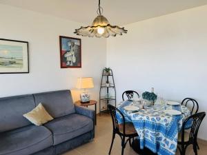 Spacieux 2 pièces vue mer, parking, wifi