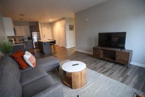 Luxury Apartment with Gym, Steps From Commuter Rail #3013