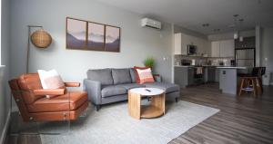 Luxury Apartment with Gym, Steps From Commuter Rail #3013