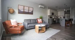 Luxury Apartment with Gym, Steps From Commuter Rail #3013 - Wilmington