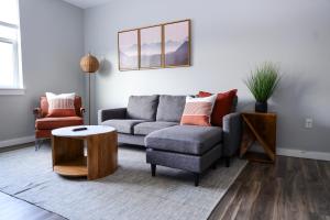 Luxury Apartment with Gym, Steps From Commuter Rail #3013