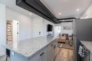 The Barber Suite-Near Downtown 35 Mins to Skiing