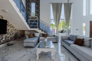 Luxurious Home with Pool