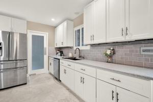 HUGE Outdoor soccer 4BR HEATED Pool house near Las Olas