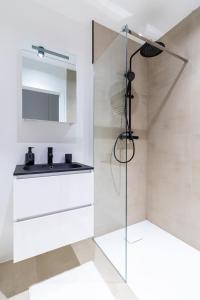 Sleek City Stays - Urban Elegance in the Heart of Ghent