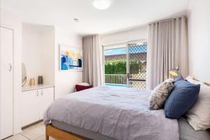 Water View Family Getaway - WiFi, Pool, BBQ