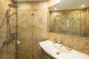 Villa at walking distance from center and beach!