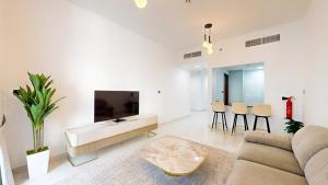 Uni Estate Residence - Airy One Bedroom