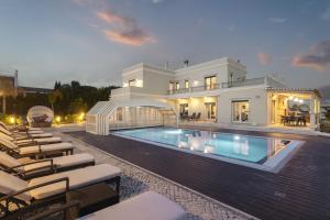 Luxury villa (10 pax) near the beach