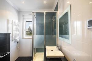 Luxury villa (10 pax) near the beach