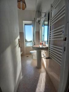 Sunny Apt 20 min St Peter by train