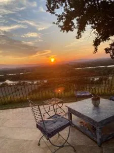 VILLA au calme VUE MAGNIFIQUE entièrement climatisée et piscine - 阿维尼翁新城