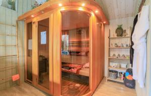 Maisons de vacances Superb Gite With Jacuzzi : photos des chambres