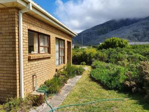 Bettys Bay Quaint Cottage