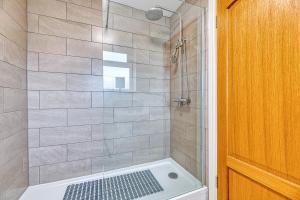 Spacious One Bedroom in Guilden Sutton by Guestz