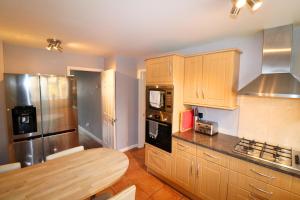 Binfield - Spacious Luxurious Four Bedroom House